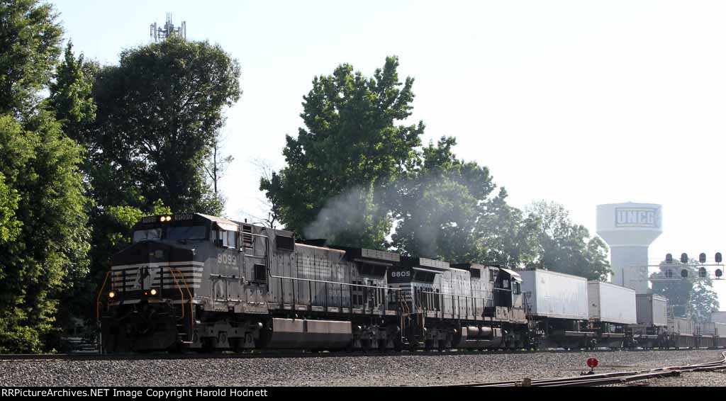 NS 9099 leads train 218 towards Pomona